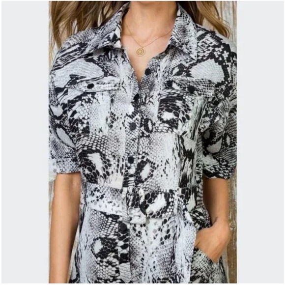 Main Strip Snake Print Culotte Belted Jumpsuit - Picture 4 of 11